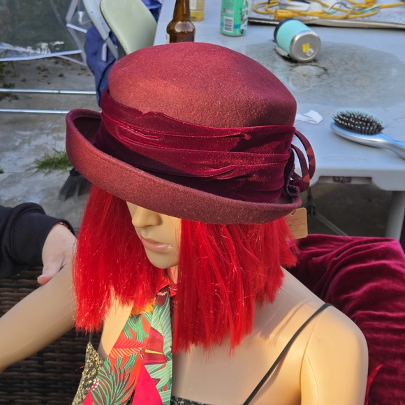 Galliano Sorbatti Burgundy Wool Cloche Hat w/ Velvet Trim 